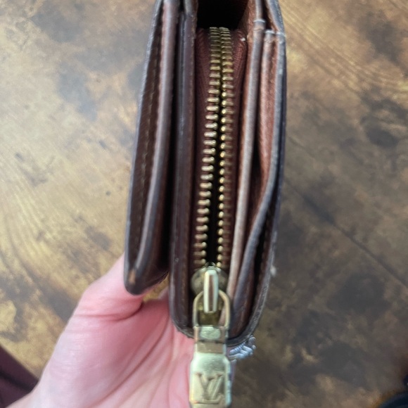 Vintage LV wallet, only two owners. - Picture 3 of 13